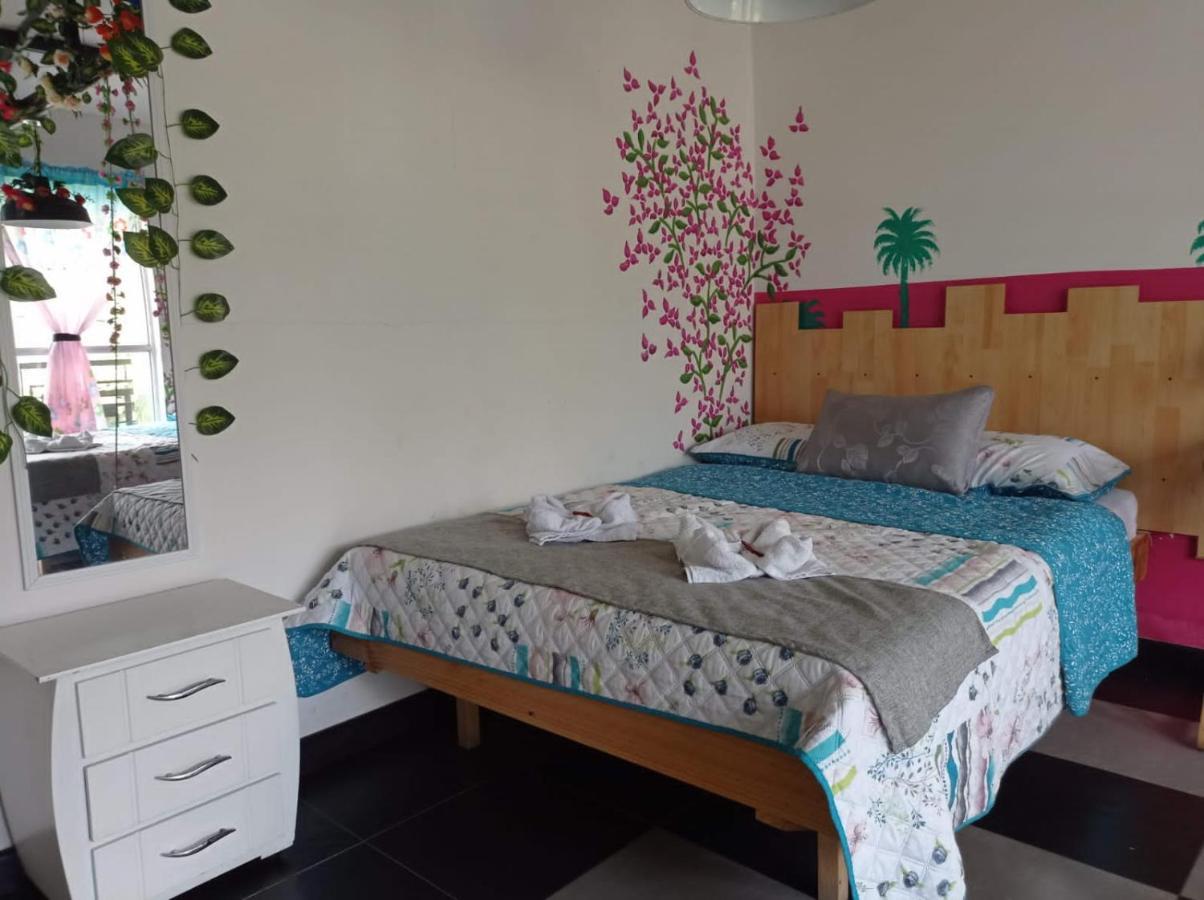 Combi, 2 Good 4 Less Hotel Саленто Екстериор снимка