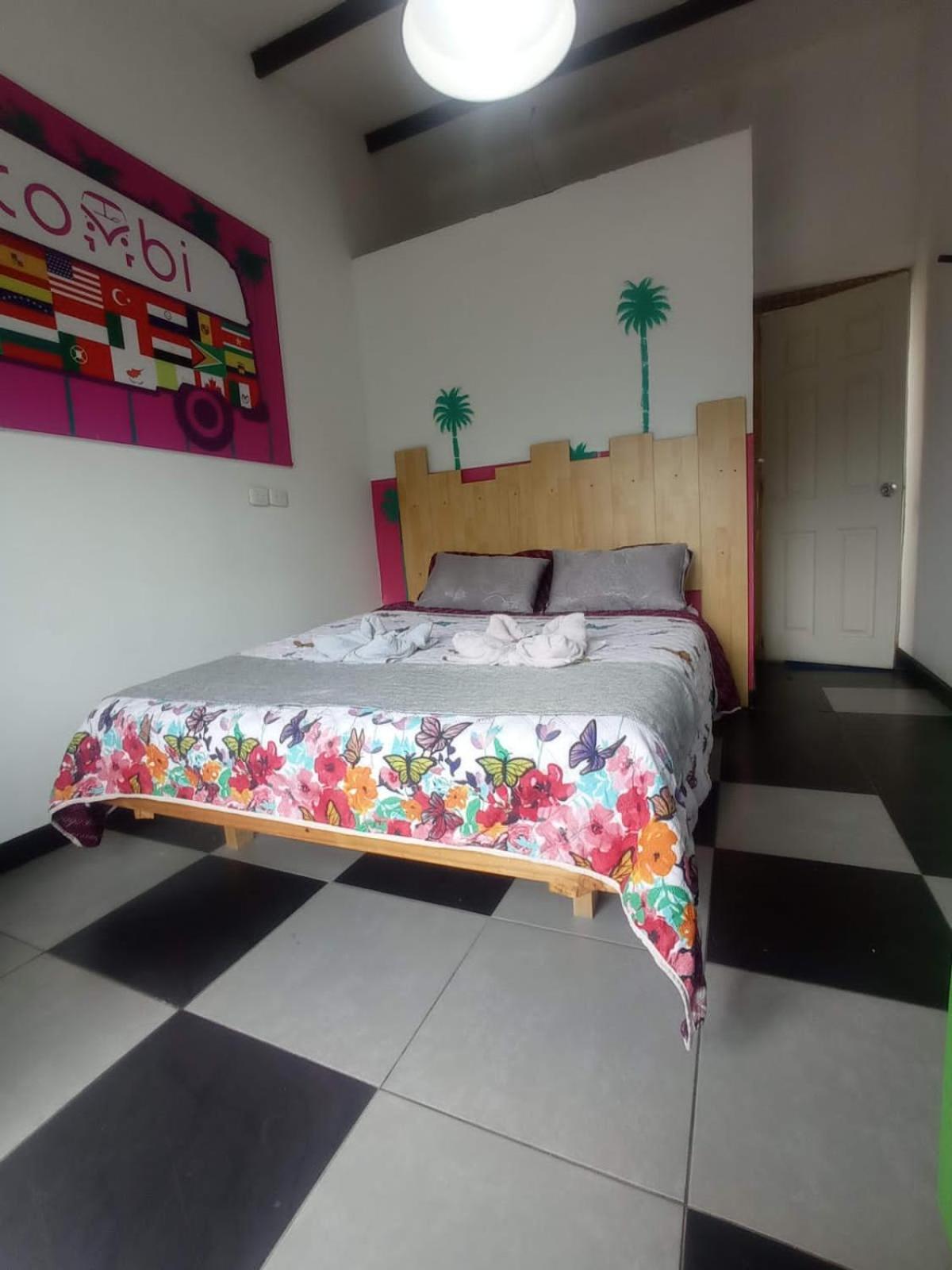 Combi, 2 Good 4 Less Hotel Саленто Екстериор снимка
