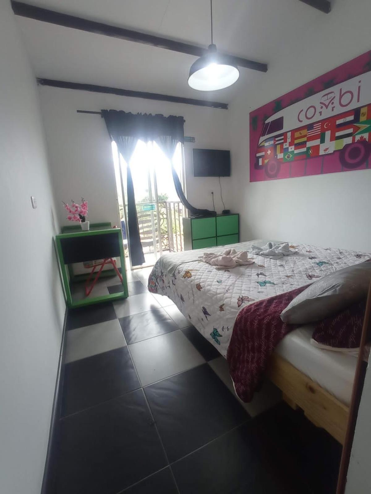 Combi, 2 Good 4 Less Hotel Саленто Стая снимка