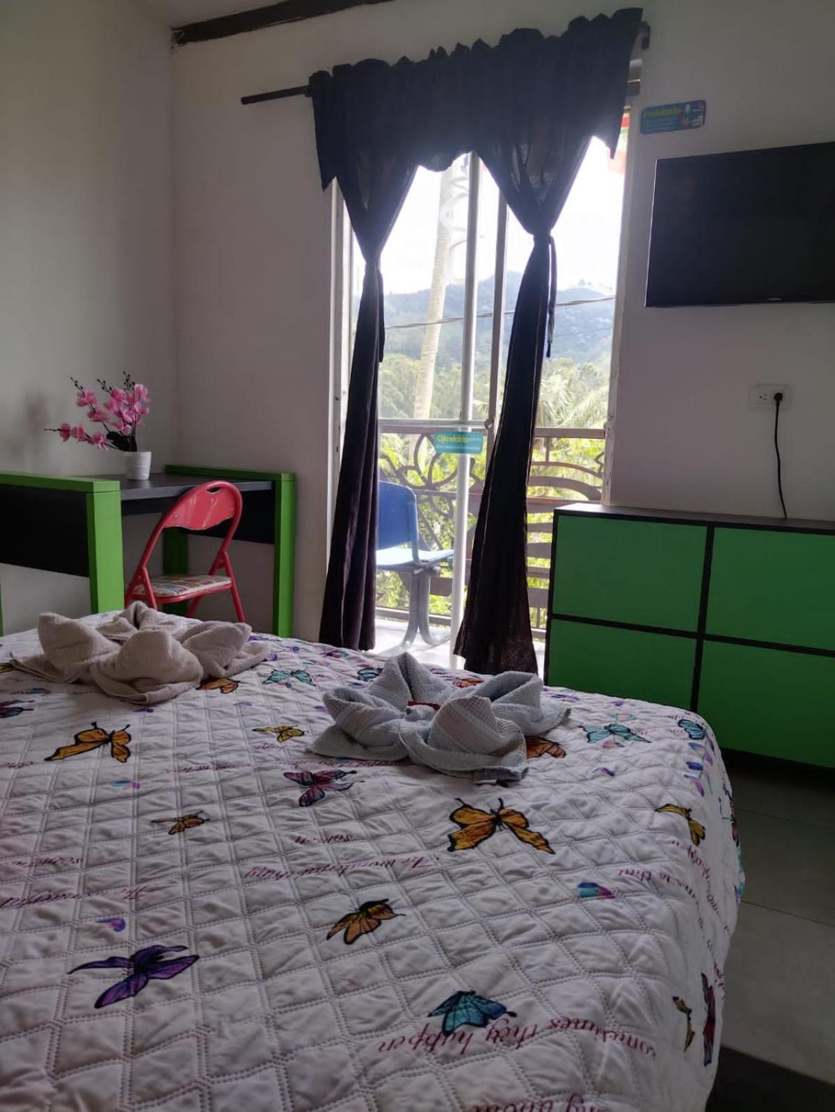 Combi, 2 Good 4 Less Hotel Саленто Екстериор снимка